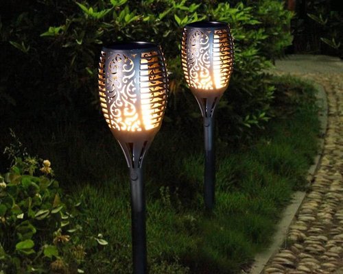 Solar Fackeln für den Garten (2er Set) und eine gespendete Solarleucht – Villageboom GmbH